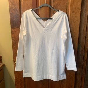Chico, ZENERGY WHITE, long sleeve, V neck top. 6 inch side slits. SOFT, SOFT!!